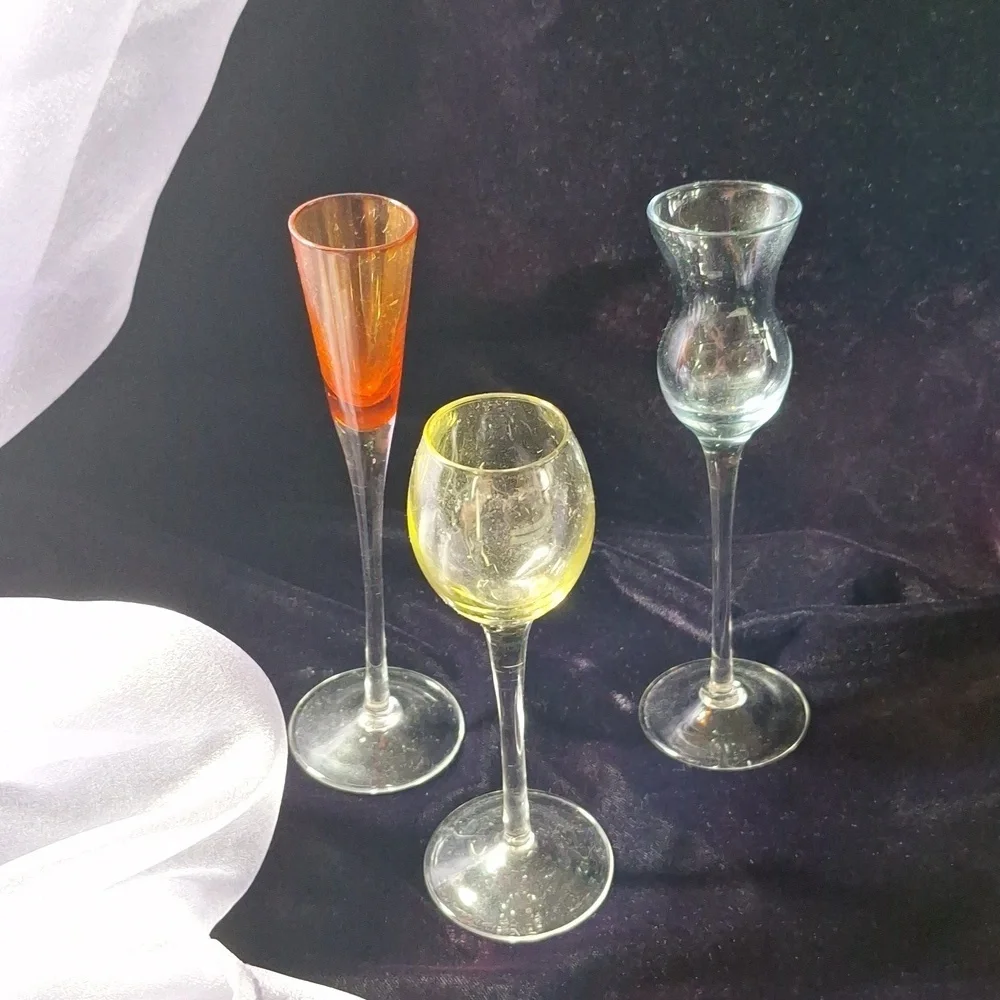 COLORFUL CORDIAL STEMMED GLASSES